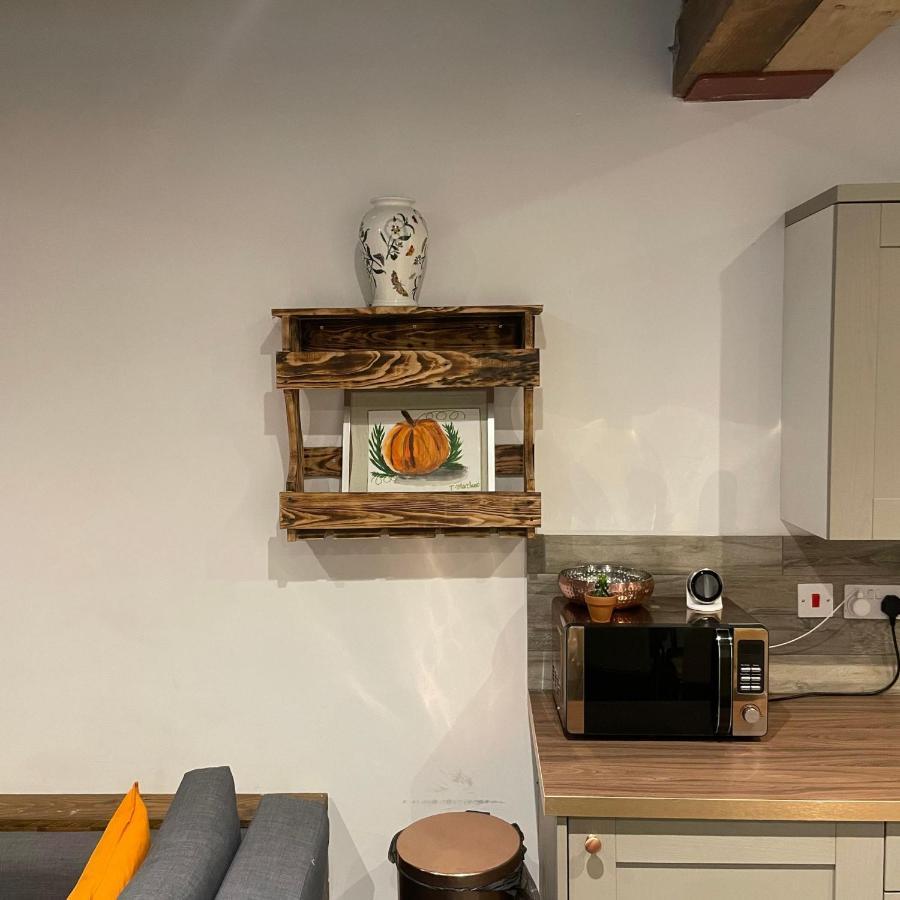 Loaf 3 At The Old Granary Converted Town Centre Barn Apartment *