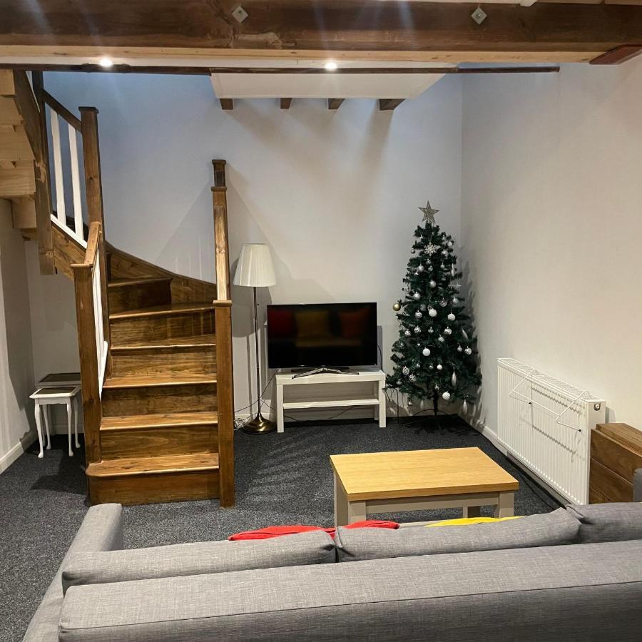Apartment Loaf 3 At The Old Granary Converted Town Centre Barn *